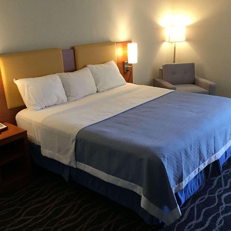 Days Inn & Suites By Wyndham Cincinnati North Springdale Esterno foto