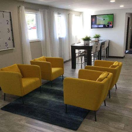 Days Inn & Suites By Wyndham Cincinnati North Springdale Esterno foto