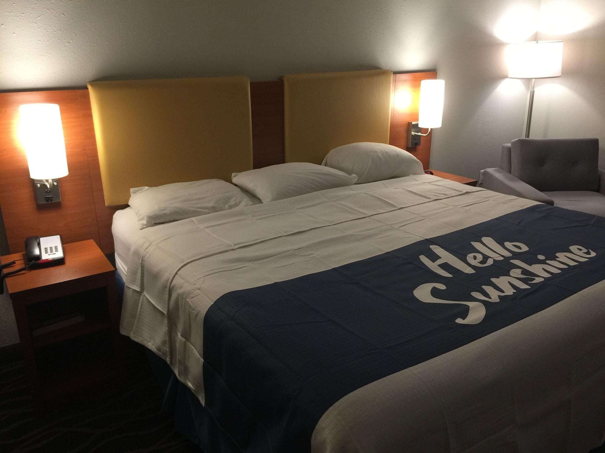 Days Inn & Suites By Wyndham Cincinnati North Springdale Esterno foto