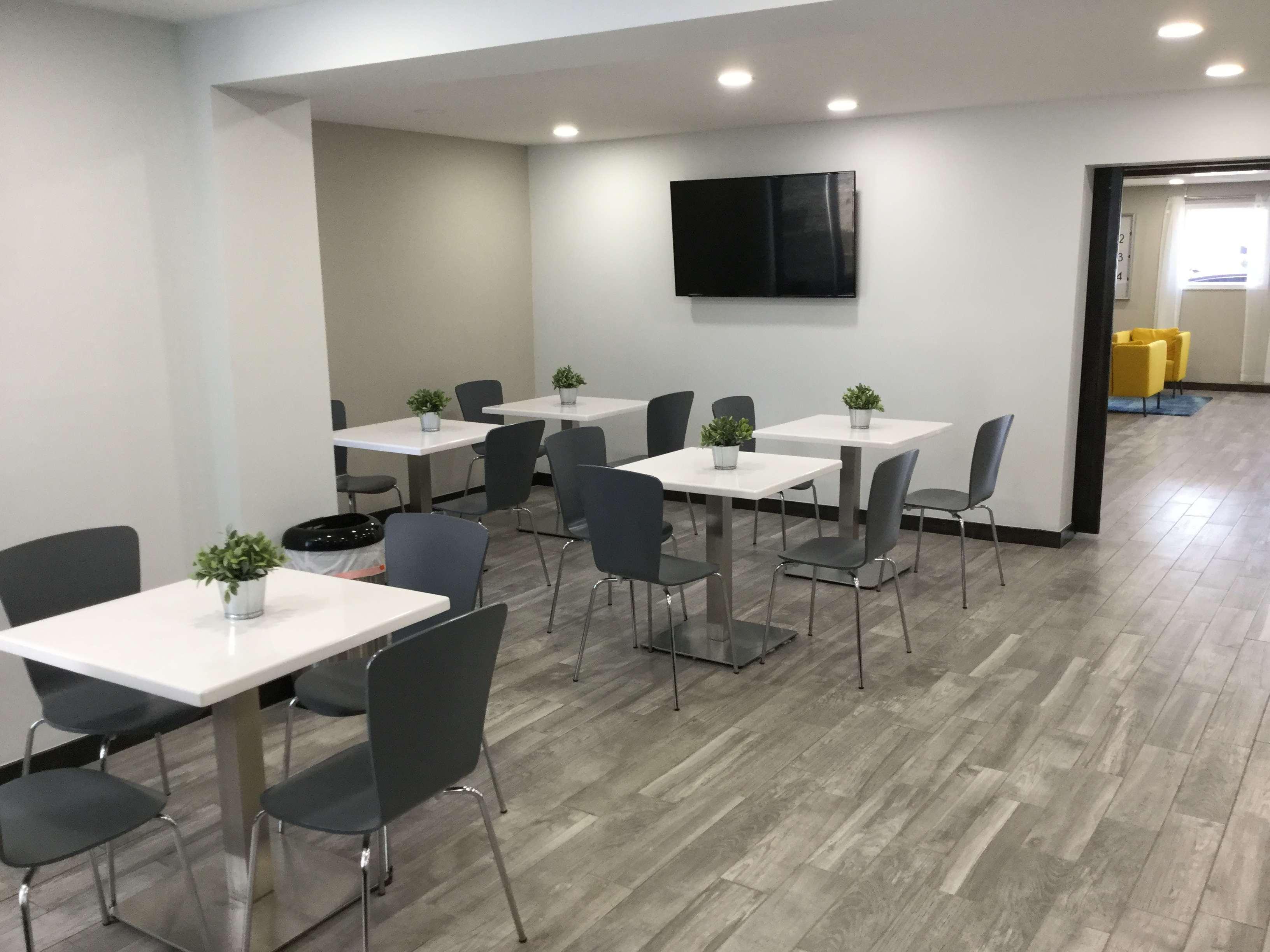 Days Inn & Suites By Wyndham Cincinnati North Springdale Esterno foto