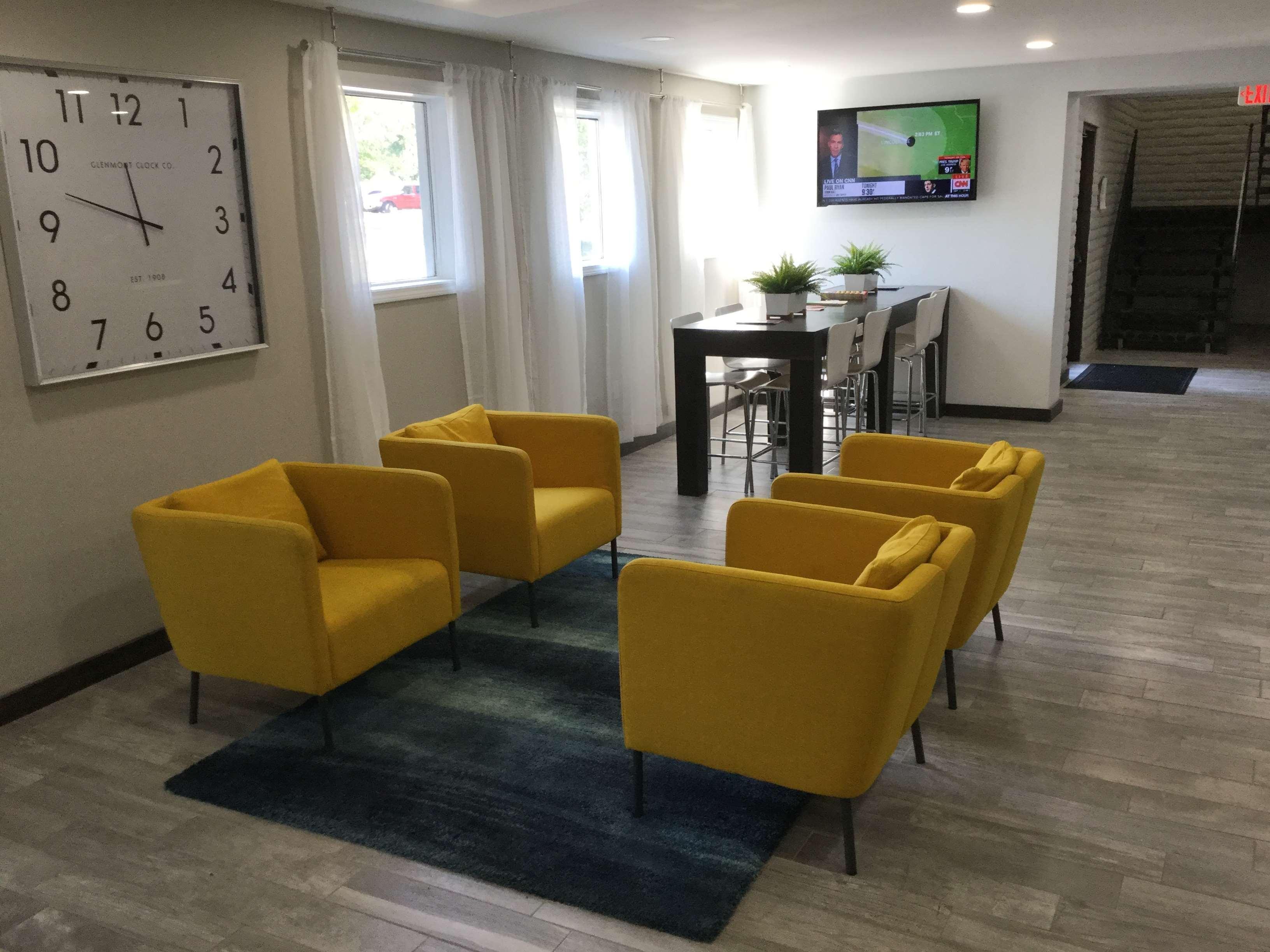 Days Inn & Suites By Wyndham Cincinnati North Springdale Esterno foto