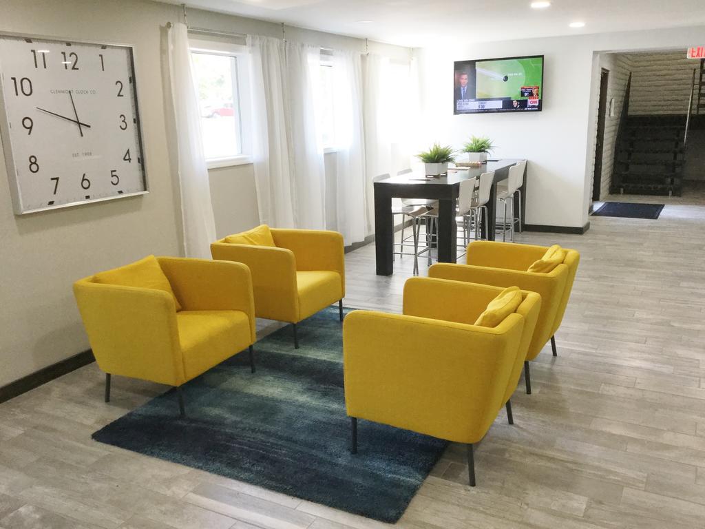 Days Inn & Suites By Wyndham Cincinnati North Springdale Esterno foto