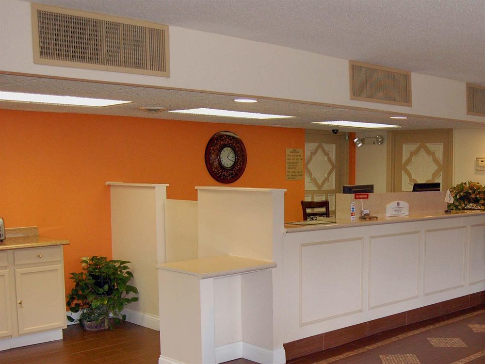 Days Inn & Suites By Wyndham Cincinnati North Springdale Esterno foto