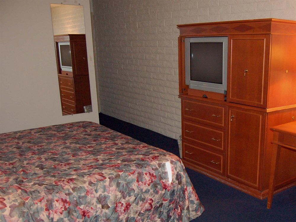Days Inn & Suites By Wyndham Cincinnati North Springdale Esterno foto