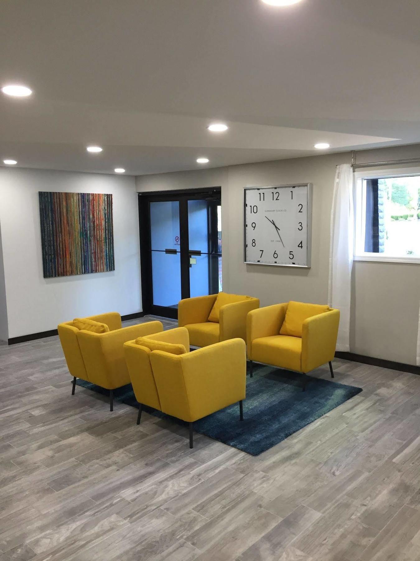 Days Inn & Suites By Wyndham Cincinnati North Springdale Esterno foto