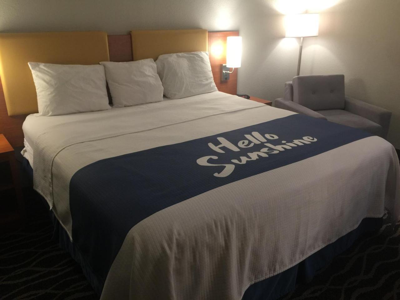 Days Inn & Suites By Wyndham Cincinnati North Springdale Esterno foto