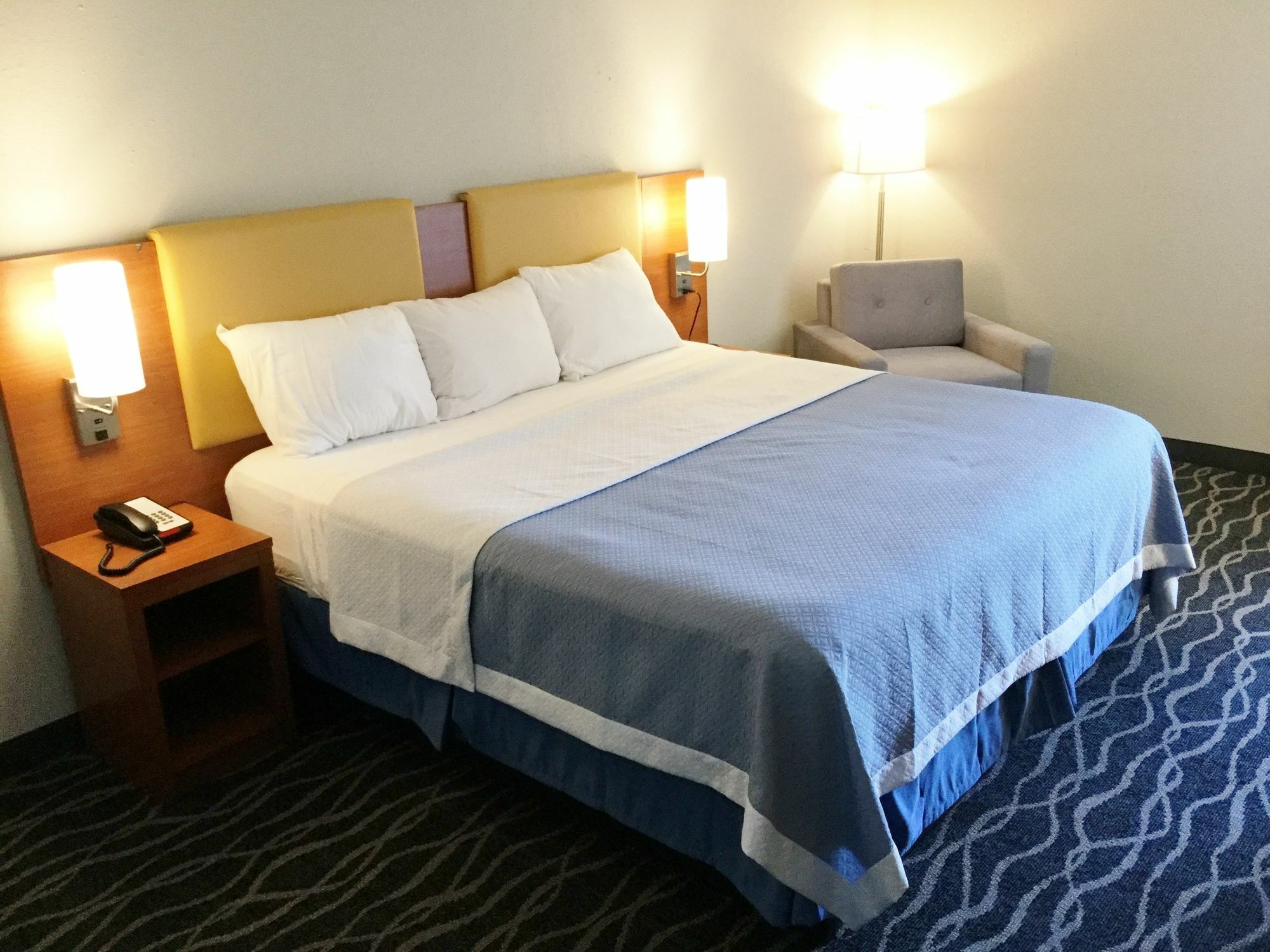 Days Inn & Suites By Wyndham Cincinnati North Springdale Esterno foto