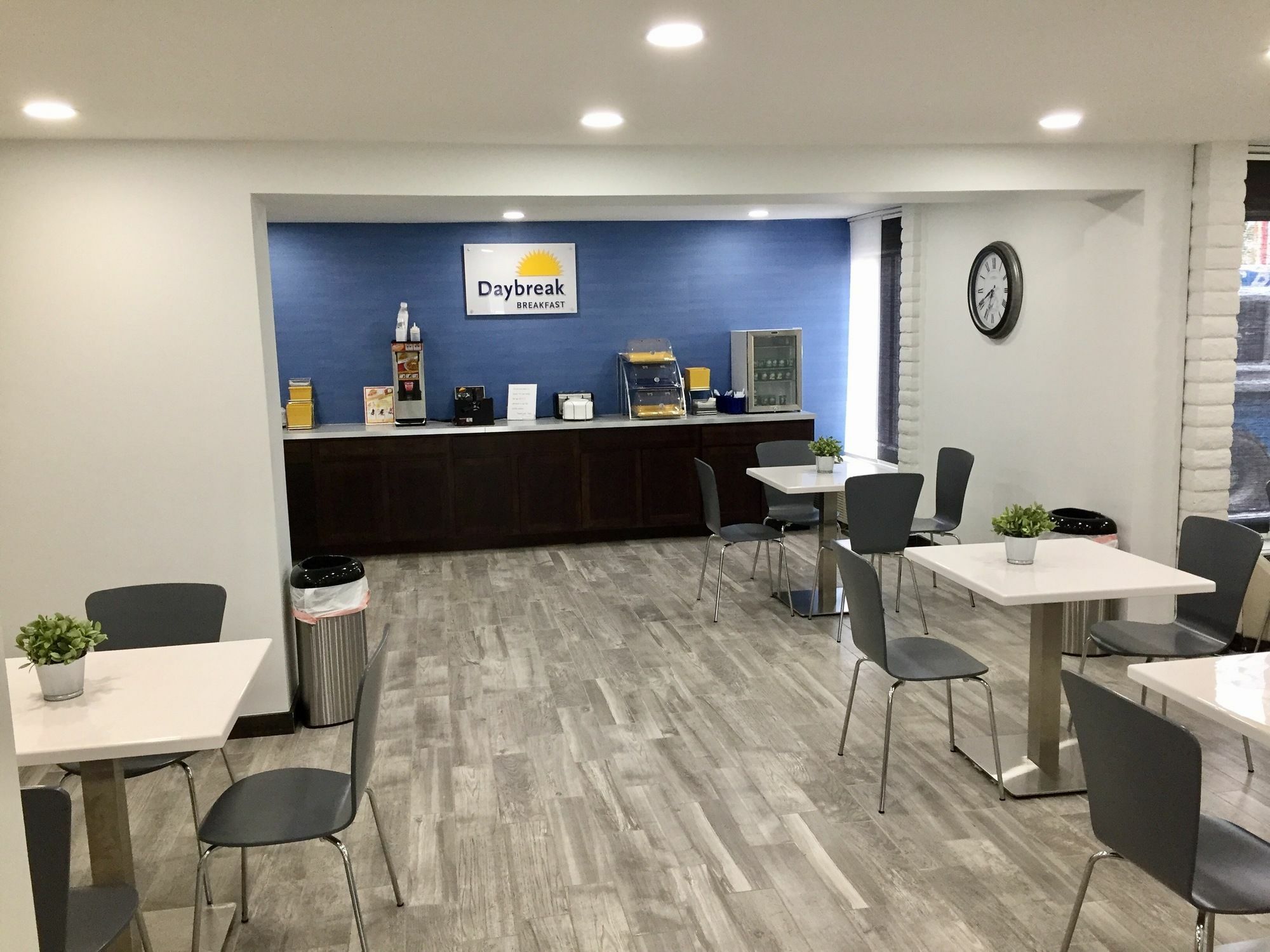 Days Inn & Suites By Wyndham Cincinnati North Springdale Esterno foto
