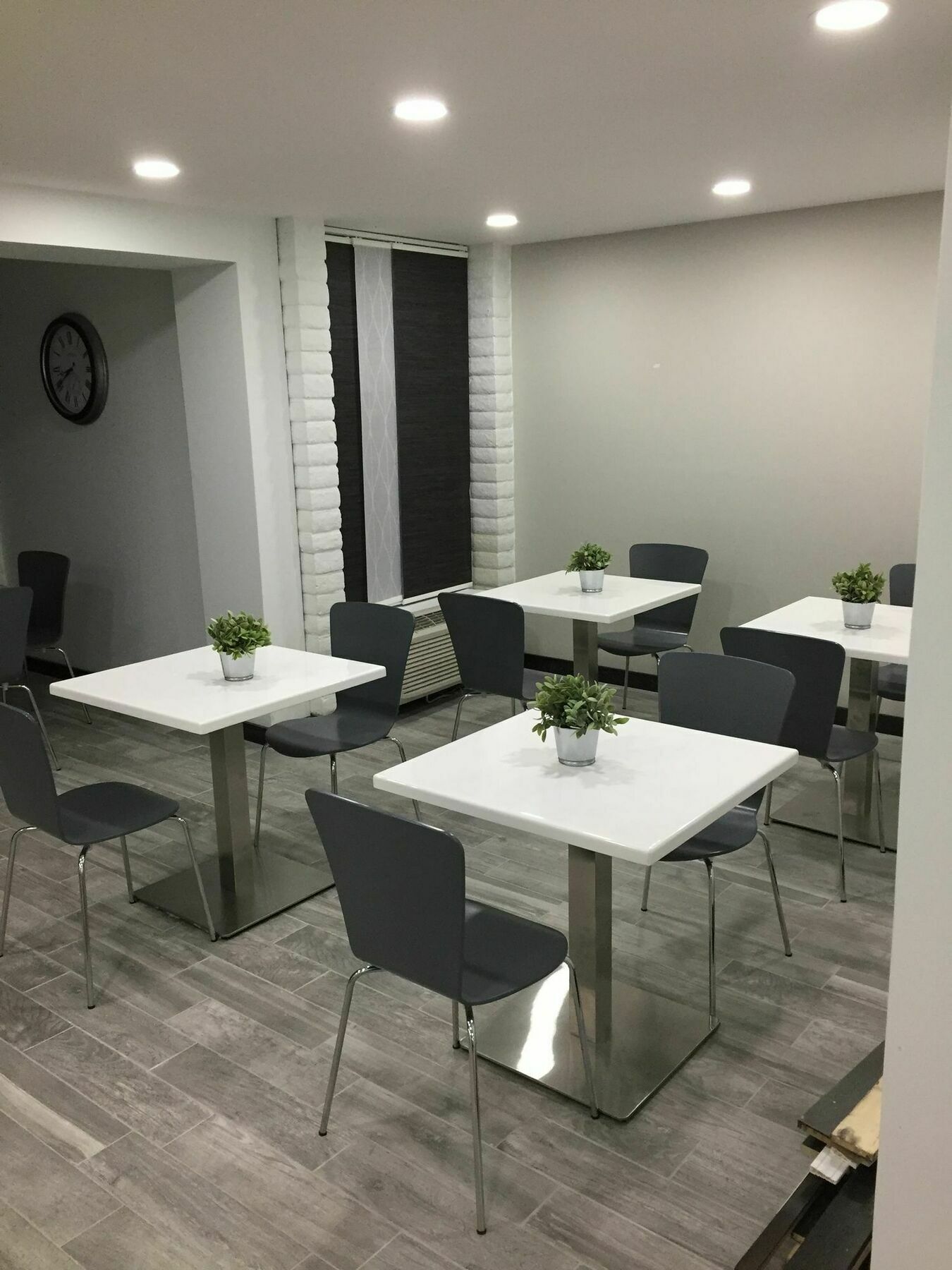 Days Inn & Suites By Wyndham Cincinnati North Springdale Esterno foto
