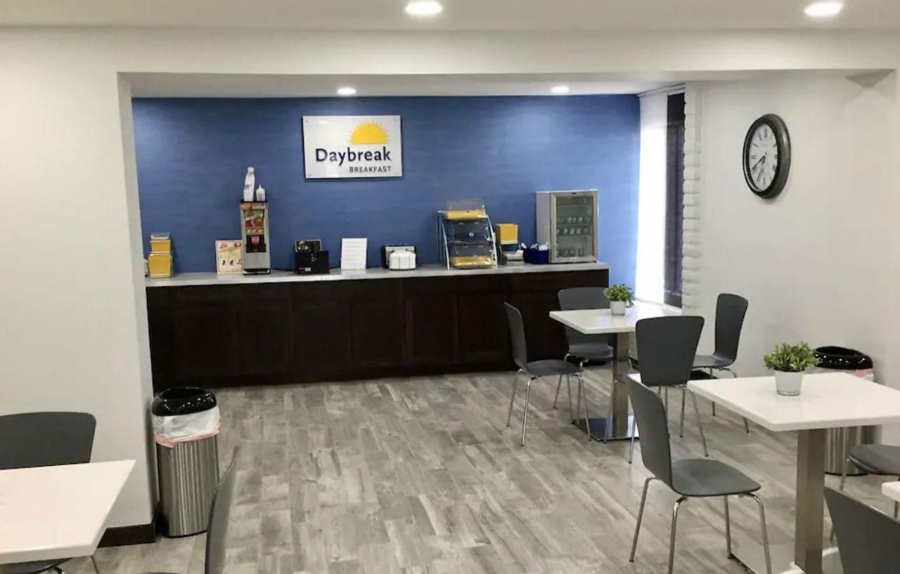 Days Inn & Suites By Wyndham Cincinnati North Springdale Esterno foto