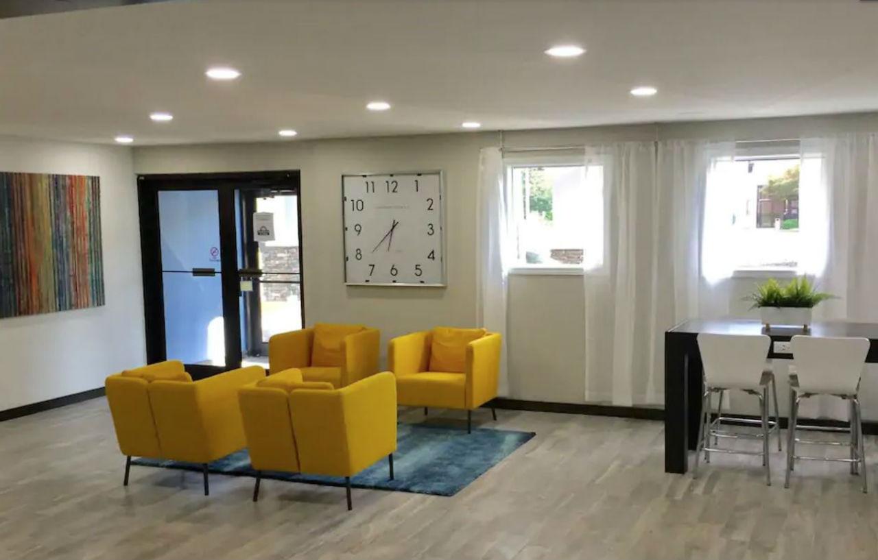Days Inn & Suites By Wyndham Cincinnati North Springdale Esterno foto