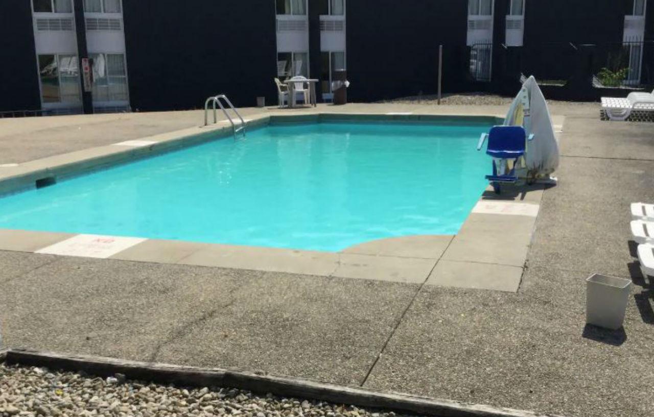 Days Inn & Suites By Wyndham Cincinnati North Springdale Esterno foto